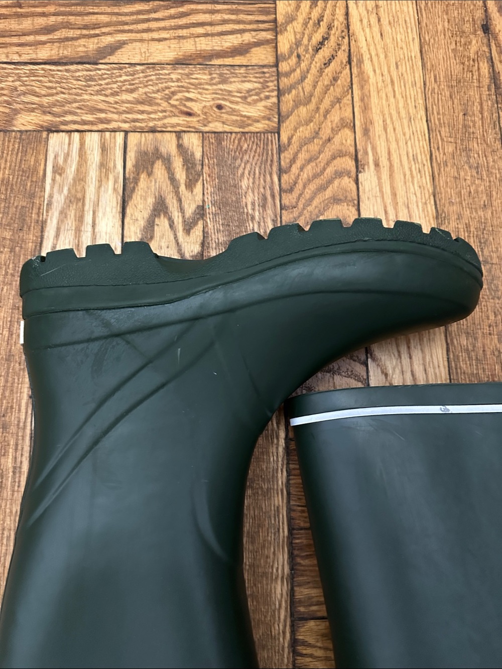 Women's Squall Buckle Tall Rain Boots COLOR: Fresh Evergreen - Picture 7 of 9